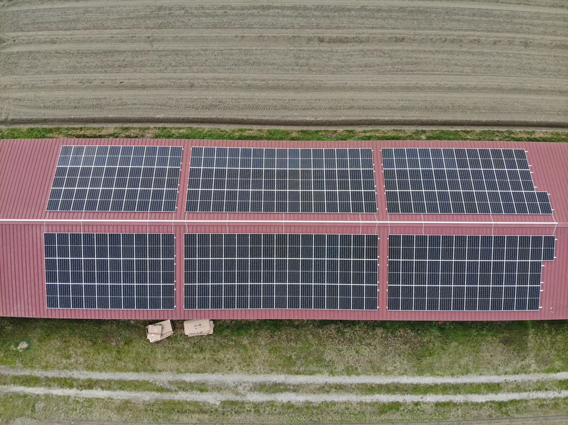 Impianto fotovoltaico Solar Innovatio sulla copertura di un capannone agricolo